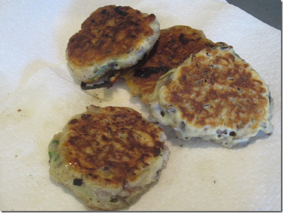 https://www.acookandageek.com/wp-content/uploads/2012/09/Wild-Rice-Mushroom-Pancake-Recipe-Cook-Geek-019_thumb.jpg